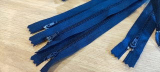 zip tm. modrá 30 cm #3 N