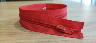 Zip červená jasná 50 cm 5# D