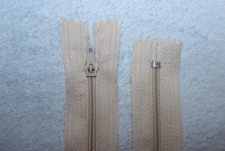 zip sv. hnědý/krémový 40 cm 3# N